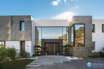 5 bedroom House for Sale in El Madroñal-47844