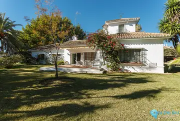 6 bedroom House for Sale in Guadalmina Baja