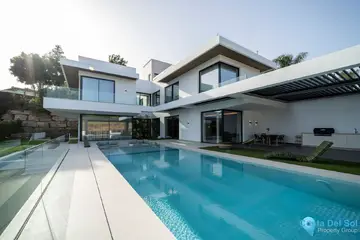 6 bedroom House for Sale in El Paraiso