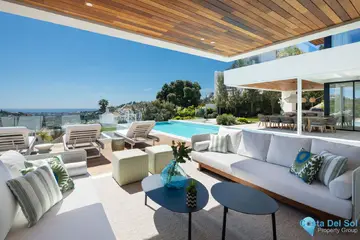 6 bedroom House for Sale in Benahavís