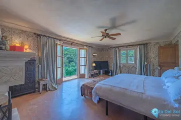 10 bedroom House for Sale in Estepona-48200