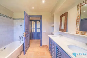 10 bedroom House for Sale in Estepona-48204