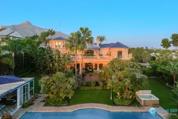 6 bedroom House for Sale in Nueva Andalucía