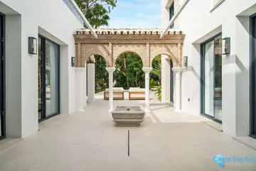 5 bedroom House for Sale in Nueva Andalucía-48285