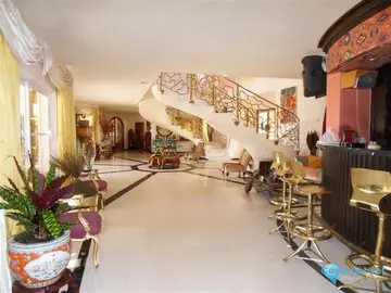 8 bedroom House for Sale in La Quinta-48332
