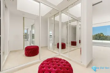7 bedroom House for Sale in Nueva Andalucía-48381