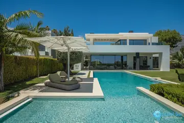 5 bedroom House for Sale in The Golden Mile-48375