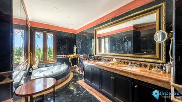 6 bedroom House for Sale in Sierra Blanca-48489