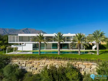 5 bedroom House for Sale in Casares