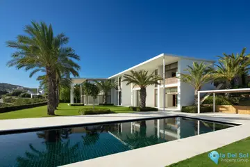 6 bedroom House for Sale in Casares-48534