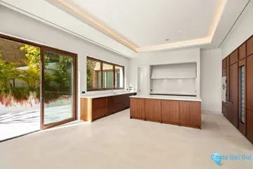 6 bedroom House for Sale in Casares-48541