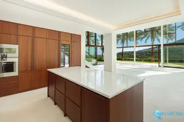 6 bedroom House for Sale in Casares-48543