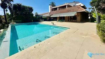 7 bedroom House for Sale in Nueva Andalucía