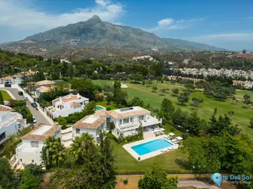 6 bedroom House for Sale in Nueva Andalucía