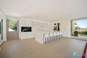 6 bedroom House for Sale in Nueva Andalucía-48900