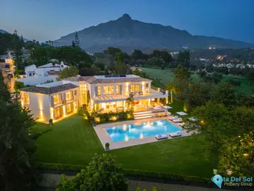 6 bedroom House for Sale in Aloha