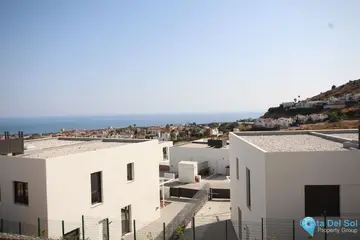 3 bedroom House for Sale in Riviera del Sol-101722