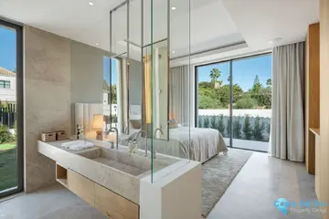 6 bedroom House for Sale in Nueva Andalucía-49037