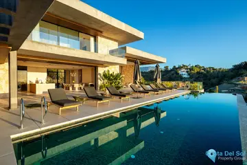 6 bedroom House for Sale in El Madroñal-49074
