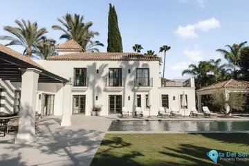 6 bedroom House for Sale in Nueva Andalucía-49095