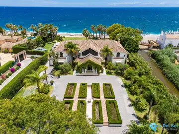 9 bedroom House for Sale in Estepona