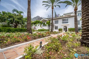 6 bedroom House for Sale in Sierra Blanca