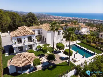 6 bedroom House for Sale in Sierra Blanca