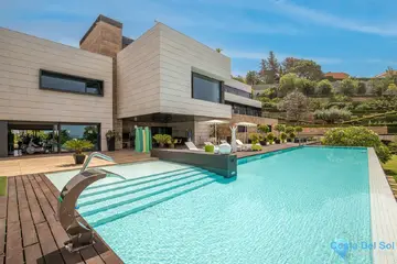 8 bedroom House for Sale in Málaga Este