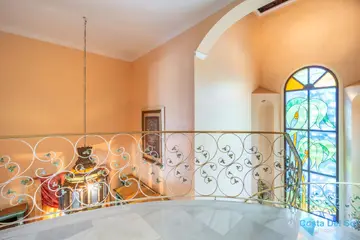 9 bedroom House for Sale in Estepona-49400