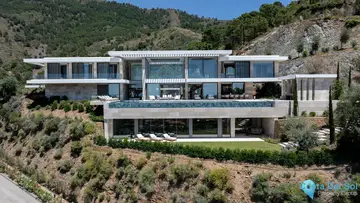 5 bedroom House for Sale in La Zagaleta-49420