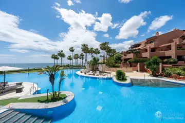 3 bedroom Apartment for Sale in New Golden Mile