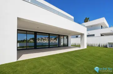 4 bedroom House for Sale in La Duquesa