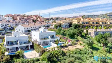 3 bedroom House for Sale in Riviera del Sol