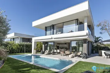 4 bedroom House for Sale in La Duquesa