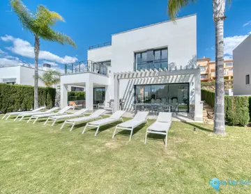 4 bedroom House for Sale in Estepona