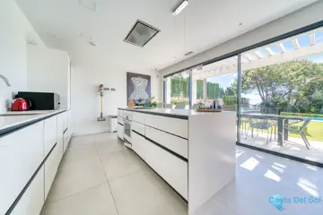 4 bedroom House for Sale in Estepona-53801