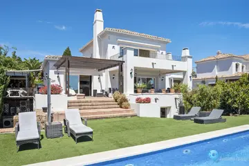 4 bedroom House for Sale in La Duquesa