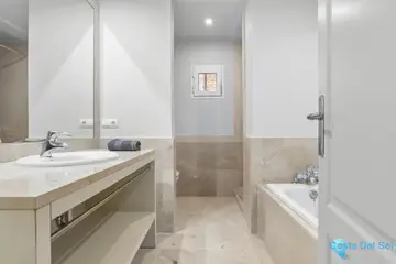 4 bedroom House for Sale in La Duquesa-54131