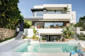 4 bedroom House for Sale in New Golden Mile