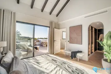 4 bedroom Apartment for Sale in La Quinta-54586