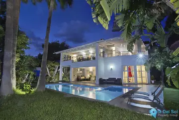 8 bedroom House for Sale in Elviria