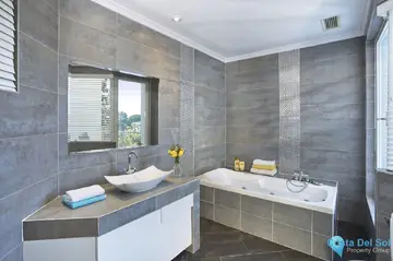 8 bedroom House for Sale in Elviria-54876