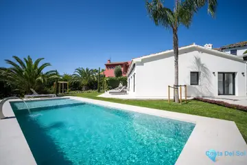 2 bedroom House for Sale in Benahavís