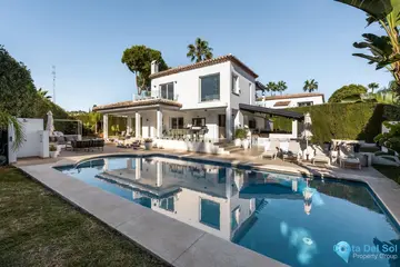 4 bedroom House for Sale in Nueva Andalucía