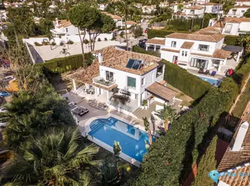 4 bedroom House for Sale in Nueva Andalucía-55147