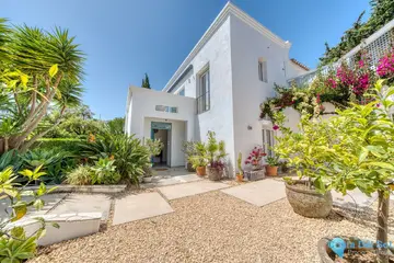 6 bedroom House for Sale in El Rosario-55173