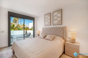 5 bedroom House for Sale in The Golden Mile-55320
