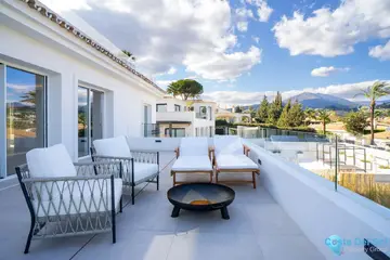 5 bedroom House for Sale in Marbella-55350