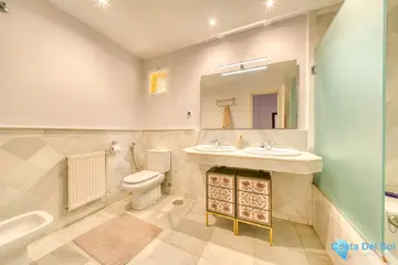 6 bedroom House for Sale in Nueva Andalucía-55564
