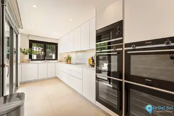 4 bedroom House for Sale in The Golden Mile-55598